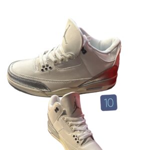 Tamar’s white J’Sneaker